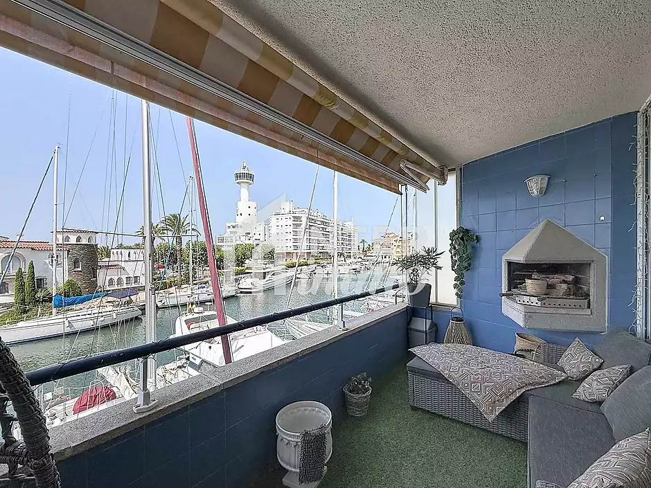 Magnificent Canal View Apartment, 2 Bedrooms, Pool, Parking - photo 6 of 24