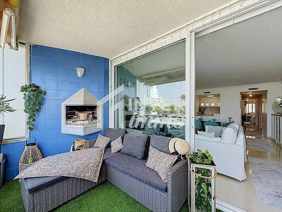 Magnificent Canal View Apartment, 2 Bedrooms, Pool, Parking - photo 7 of 24