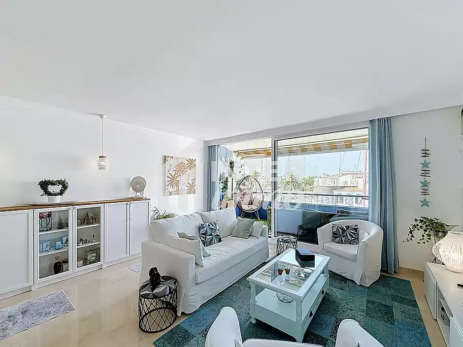 Magnificent Canal View Apartment, 2 Bedrooms, Pool, Parking - photo 10 of 24