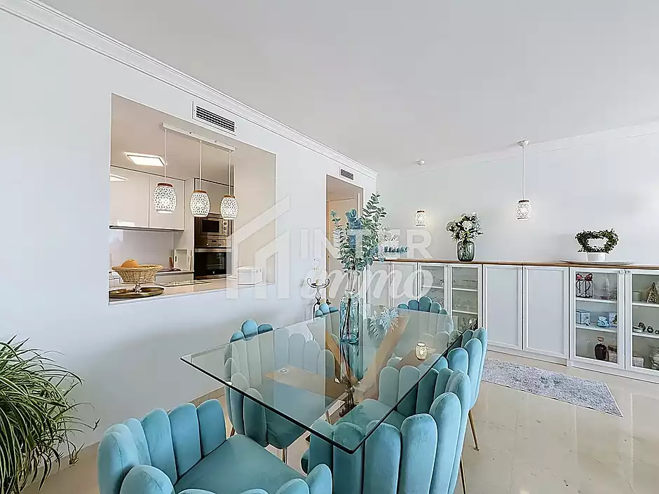 Magnificent Canal View Apartment, 2 Bedrooms, Pool, Parking - photo 11 of 24