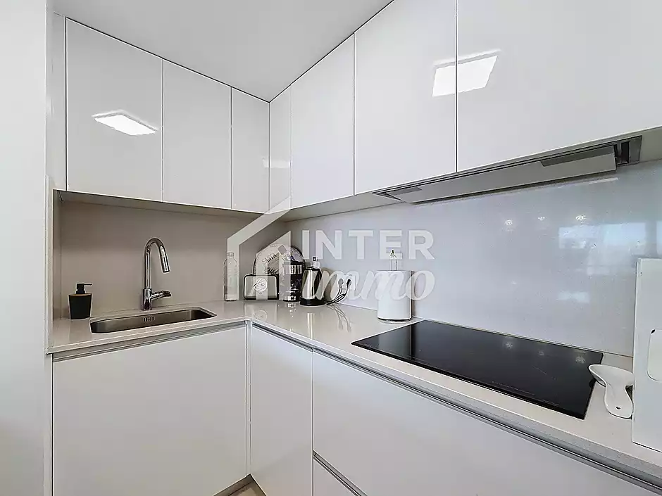 Magnificent Canal View Apartment, 2 Bedrooms, Pool, Parking - photo 13 of 24