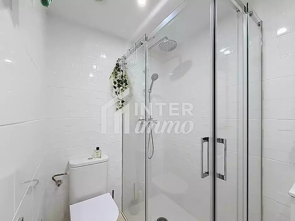 Magnificent Canal View Apartment, 2 Bedrooms, Pool, Parking - photo 14 of 24