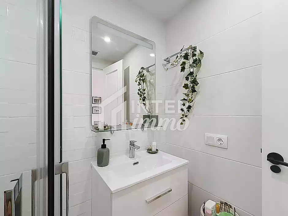 Magnificent Canal View Apartment, 2 Bedrooms, Pool, Parking - photo 15 of 24