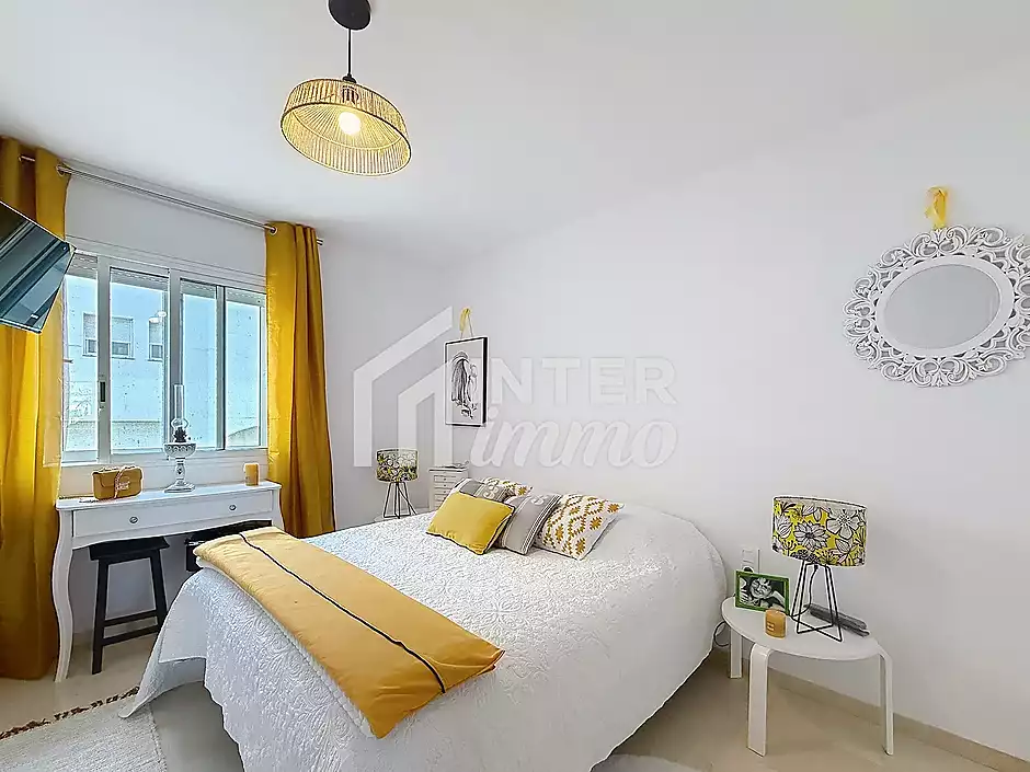 Magnificent Canal View Apartment, 2 Bedrooms, Pool, Parking - photo 16 of 24
