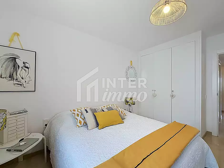 Magnificent Canal View Apartment, 2 Bedrooms, Pool, Parking - photo 17 of 24