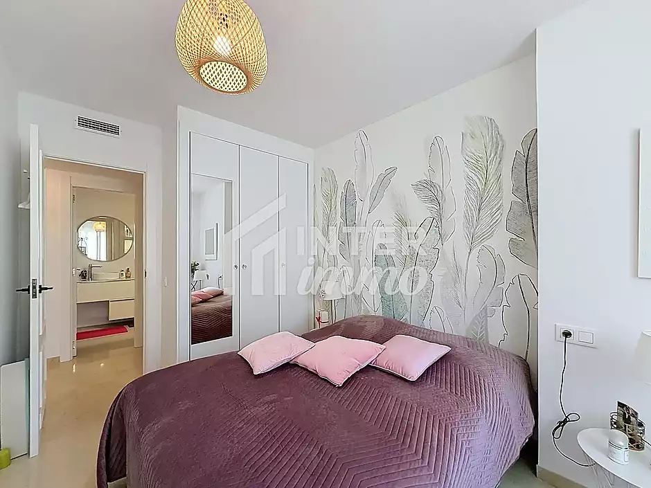 Magnificent Canal View Apartment, 2 Bedrooms, Pool, Parking - photo 19 of 24
