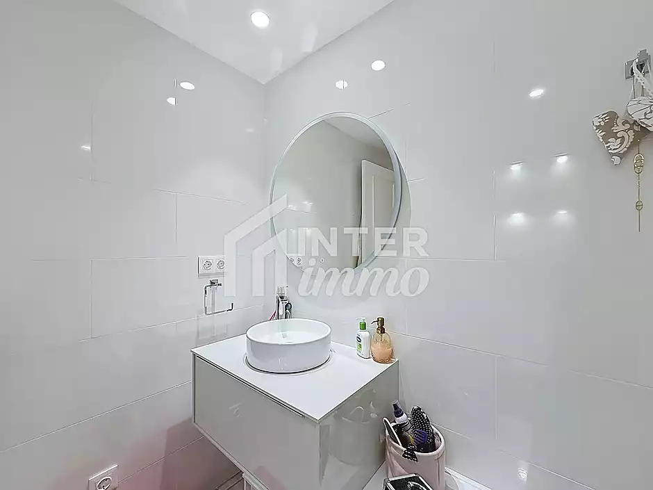 Magnificent Canal View Apartment, 2 Bedrooms, Pool, Parking - photo 21 of 24