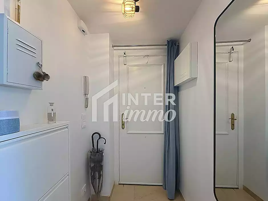Magnificent Canal View Apartment, 2 Bedrooms, Pool, Parking - photo 23 of 24