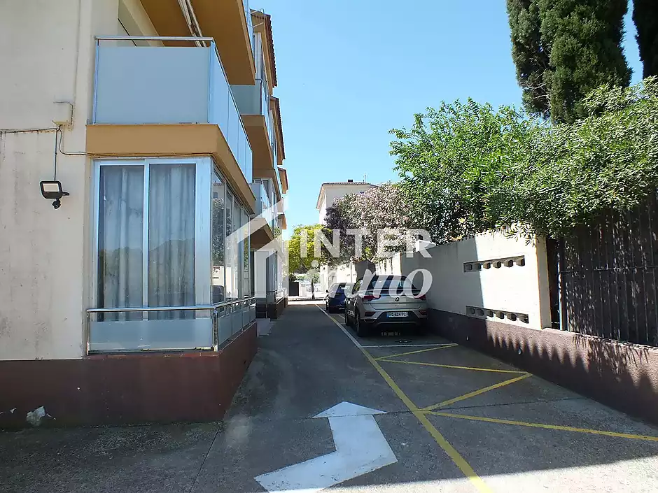 Bonic apartament amb pàrquing privat - foto 17 de 18