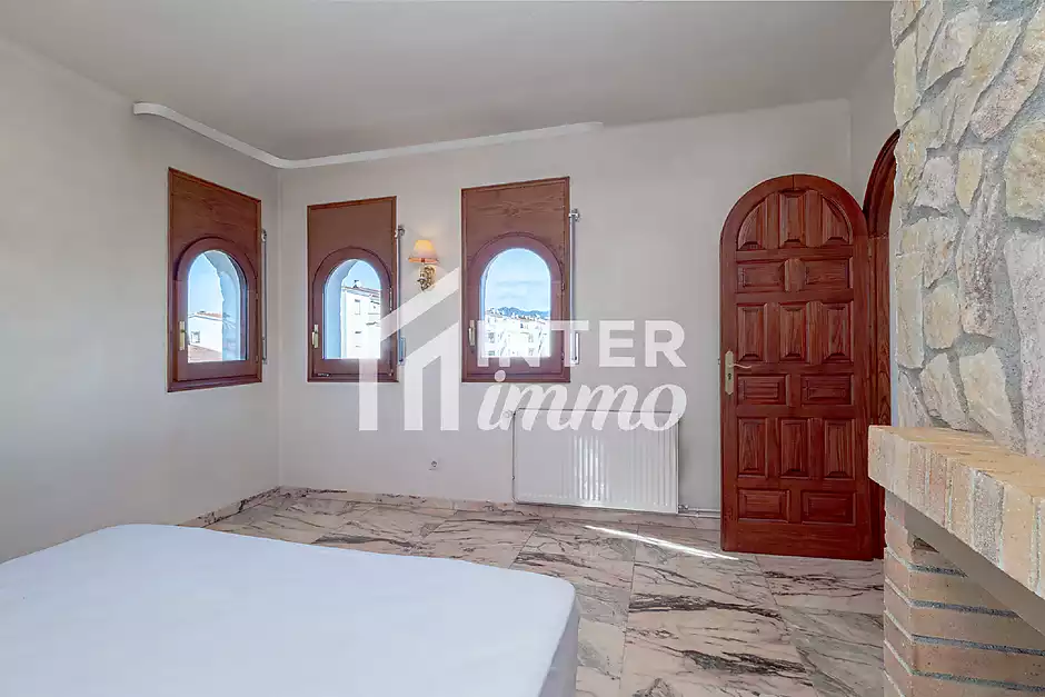 Magnificent fisherman's house with mooring and pool - photo 13 of 38