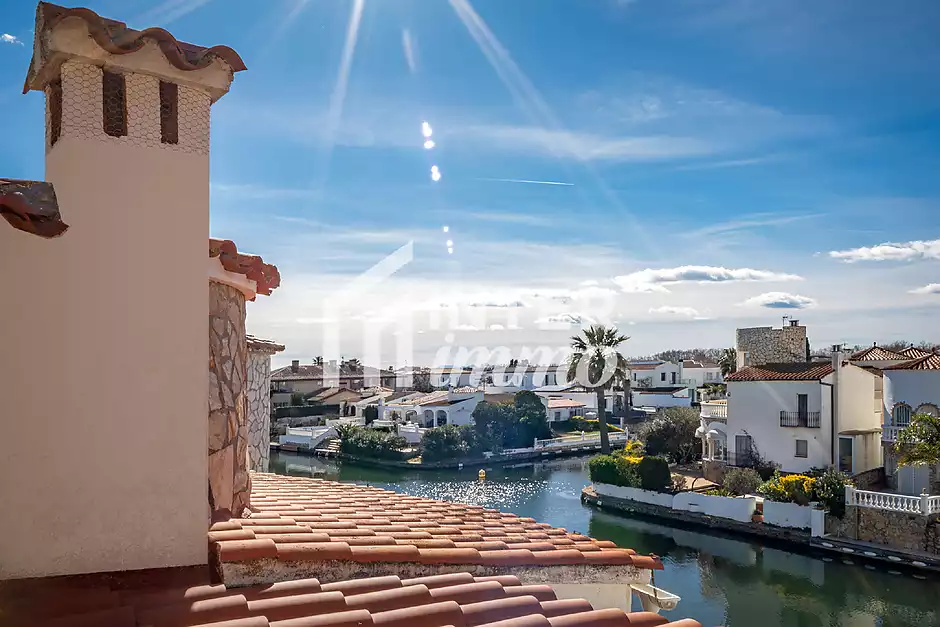 Magnificent fisherman's house with mooring and pool - photo 14 of 38
