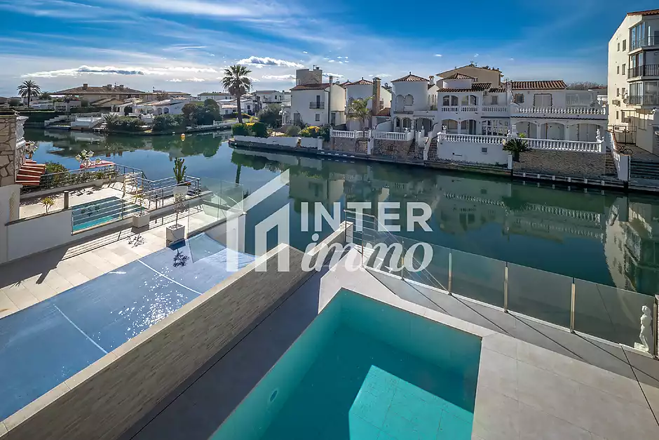 Magnificent fisherman's house with mooring and pool - photo 16 of 38