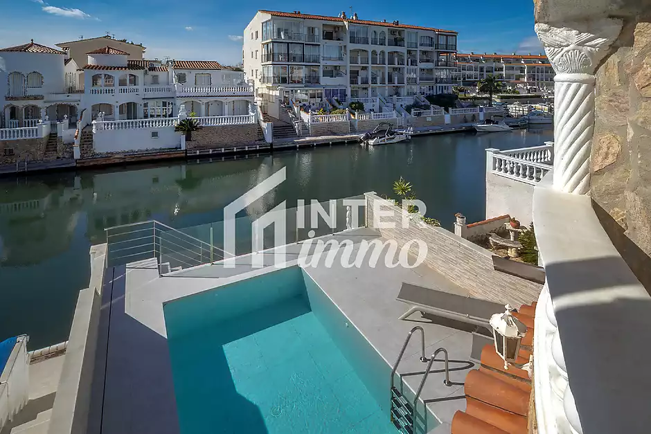 Magnificent fisherman's house with mooring and pool - photo 19 of 38