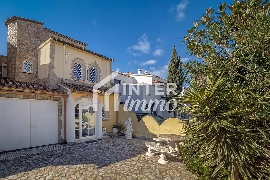Magnificent fisherman's house with mooring and pool - photo 20 of 38