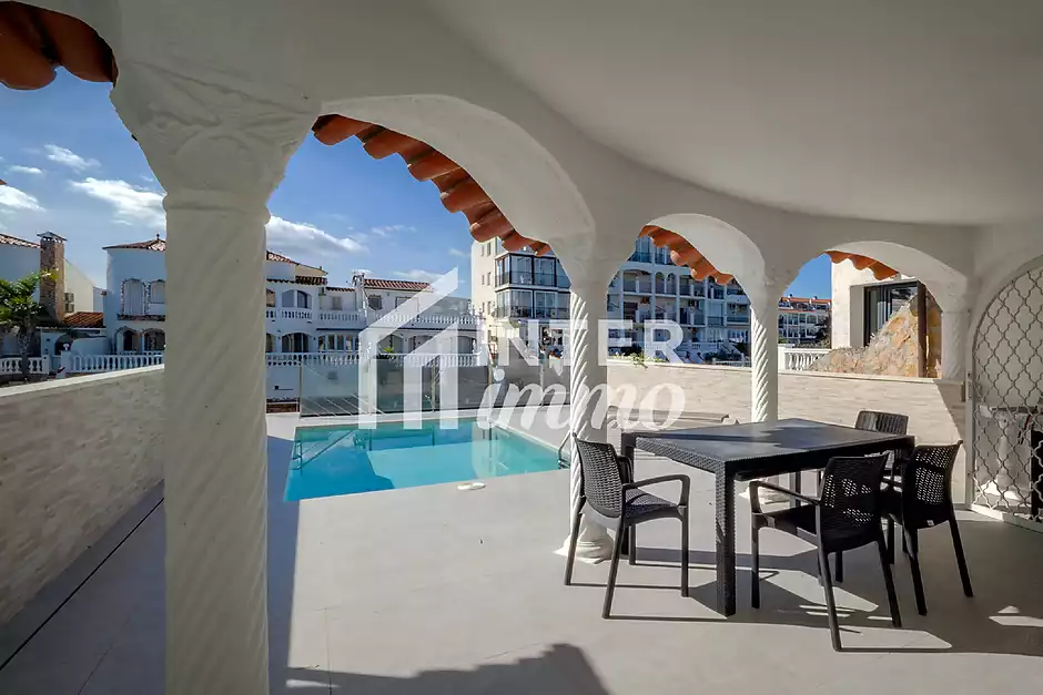 Magnificent fisherman's house with mooring and pool - photo 24 of 38