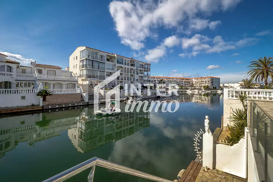 Magnificent fisherman's house with mooring and pool - photo 28 of 38