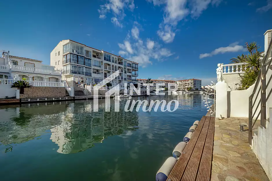 Magnificent fisherman's house with mooring and pool - photo 31 of 38