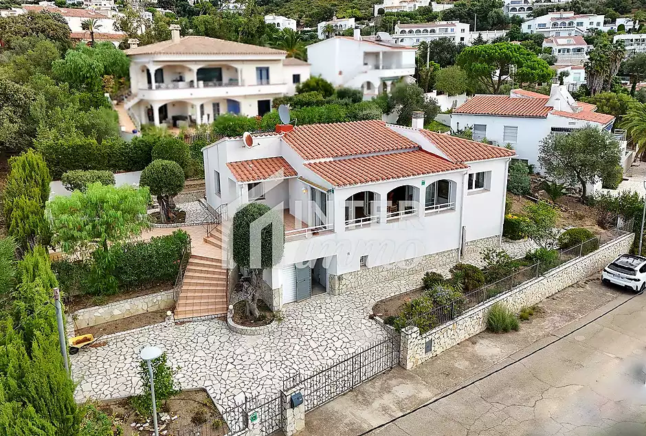 Beautiful house with sea view in Mas Fumats &ndash; Roses - photo 1 of 43