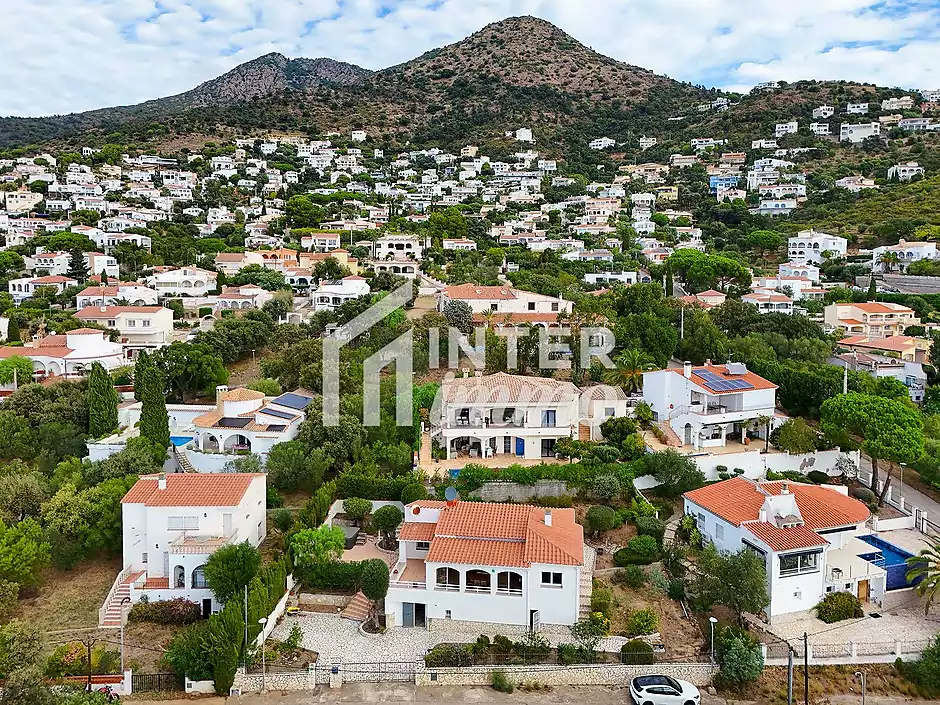 Beautiful house with sea view in Mas Fumats &ndash; Roses - photo 35 of 43