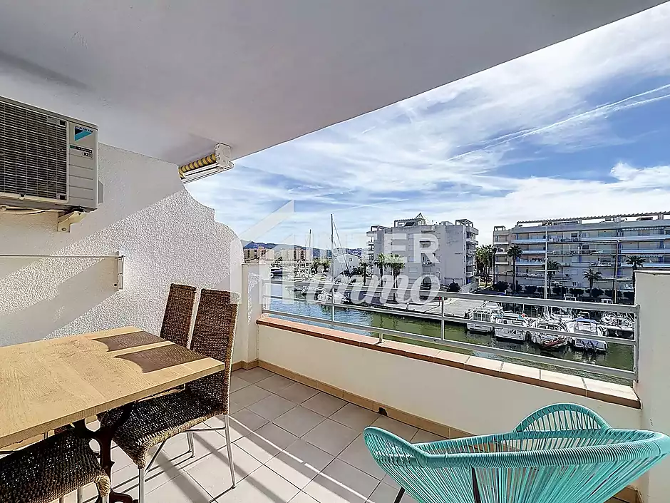 Apartment with tourist licence, terrace and parking in Santa Margarita, Roses - photo 1 of 24