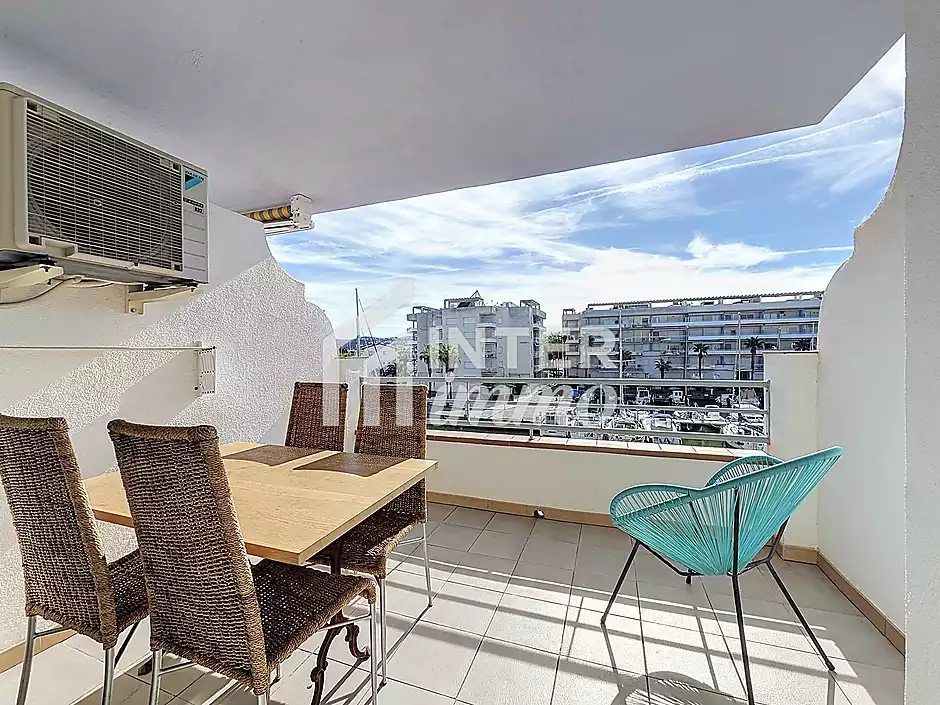 Apartment with tourist licence, terrace and parking in Santa Margarita, Roses - photo 2 of 24