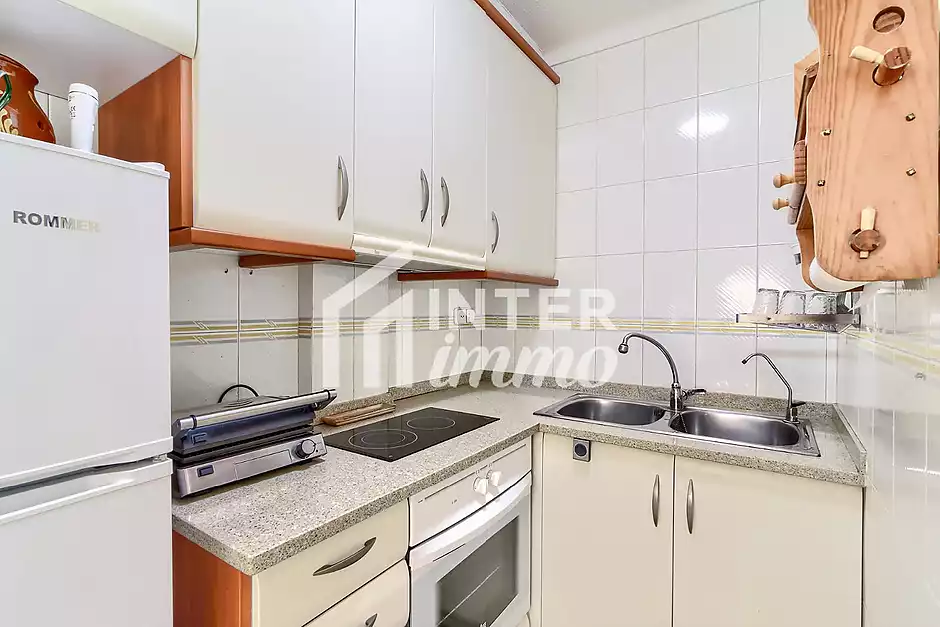 Seafront apartment with sea views in Salatar, Roses - photo 10 of 20
