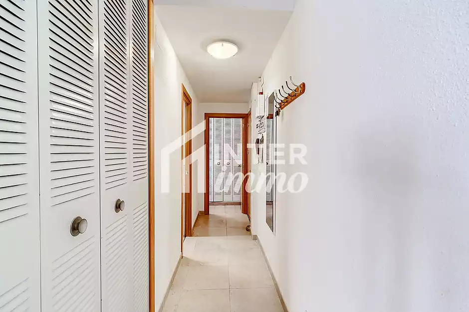 Seafront apartment with sea views in Salatar, Roses - photo 12 of 20