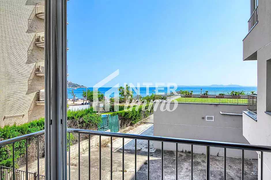 Seafront apartment with sea views in Salatar, Roses - photo 18 of 20