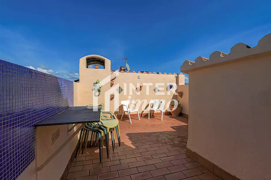 Central penthouse with private solarium and sea views in Empuriabrava - photo 3 of 19