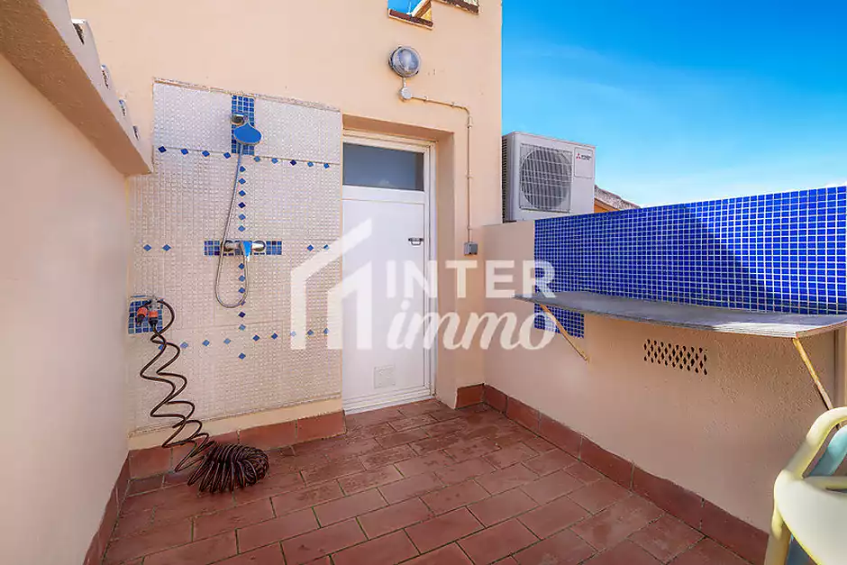 Central penthouse with private solarium and sea views in Empuriabrava - photo 4 of 19