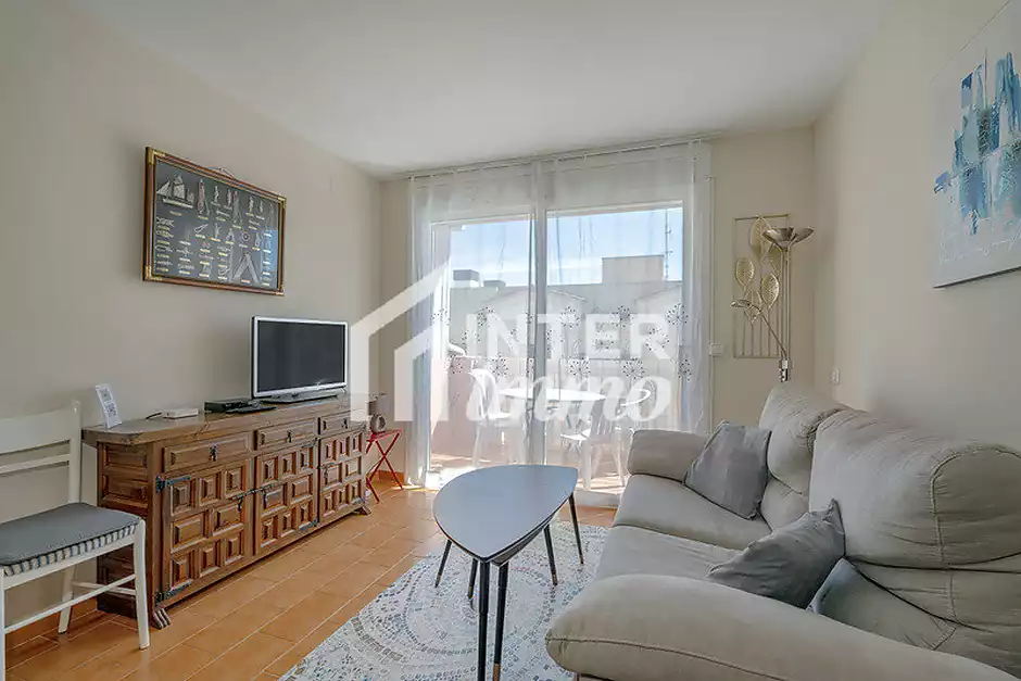 Central penthouse with private solarium and sea views in Empuriabrava - photo 8 of 19
