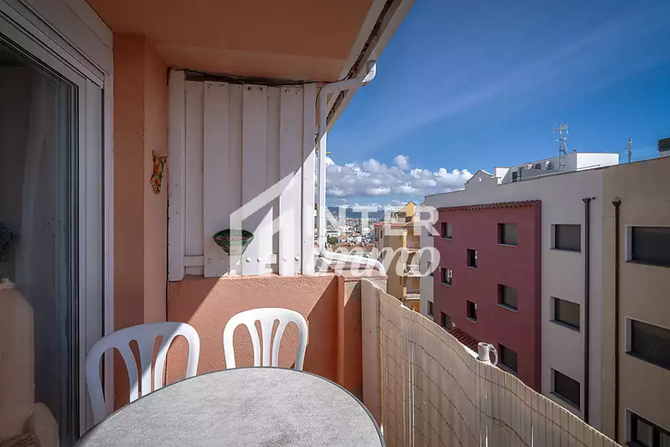 Central penthouse with private solarium and sea views in Empuriabrava - photo 11 of 19