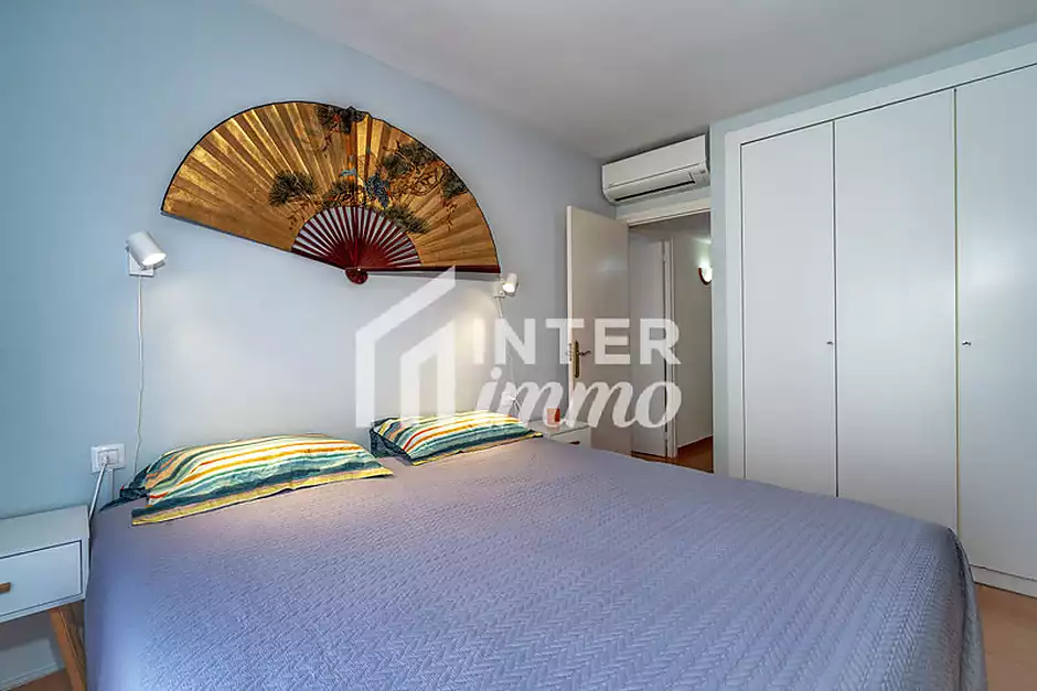Central penthouse with private solarium and sea views in Empuriabrava - photo 15 of 19