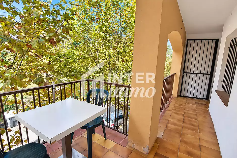 Apartamento reformado con terraza y aire acondicionado - foto 2 de 17