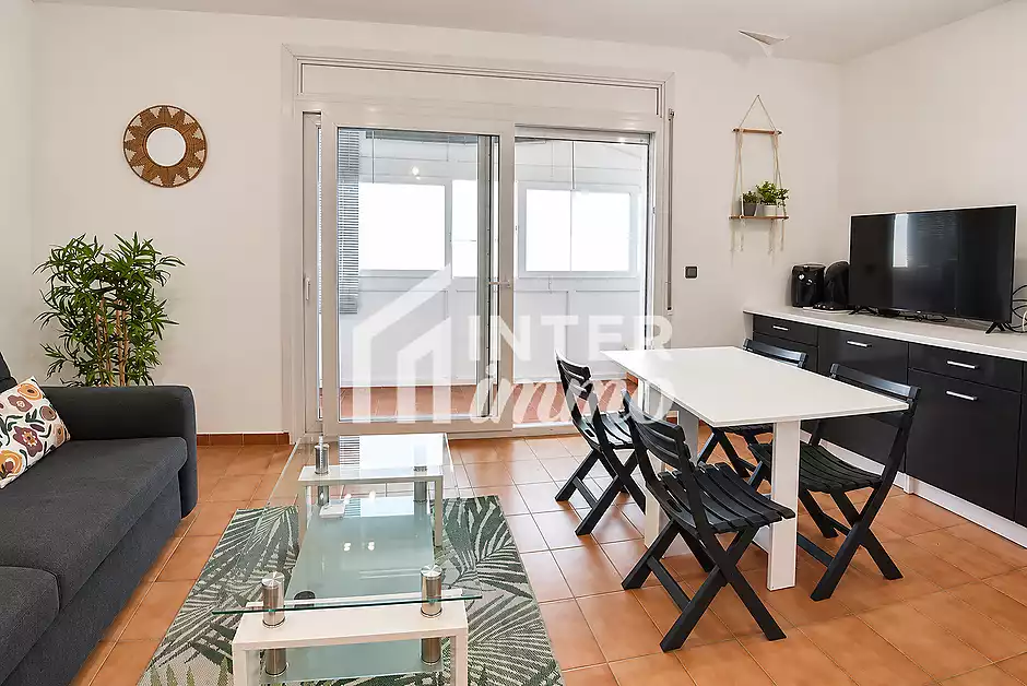 Apartamento reformado con terraza y aire acondicionado - foto 4 de 17
