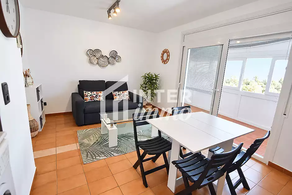 Apartamento reformado con terraza y aire acondicionado - foto 5 de 17
