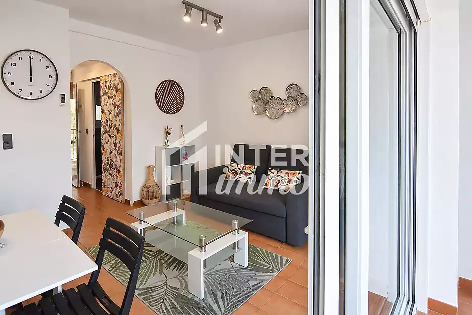 Apartamento reformado con terraza y aire acondicionado - foto 6 de 17