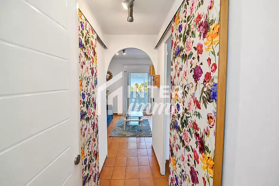 Apartamento reformado con terraza y aire acondicionado - foto 9 de 17