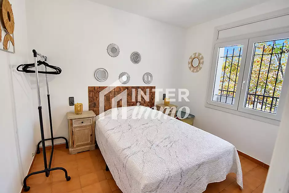 Apartamento reformado con terraza y aire acondicionado - foto 10 de 17