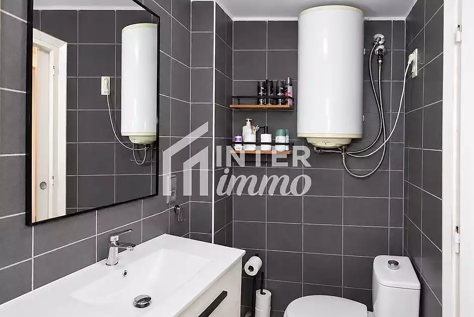 Apartamento reformado con terraza y aire acondicionado - foto 13 de 17