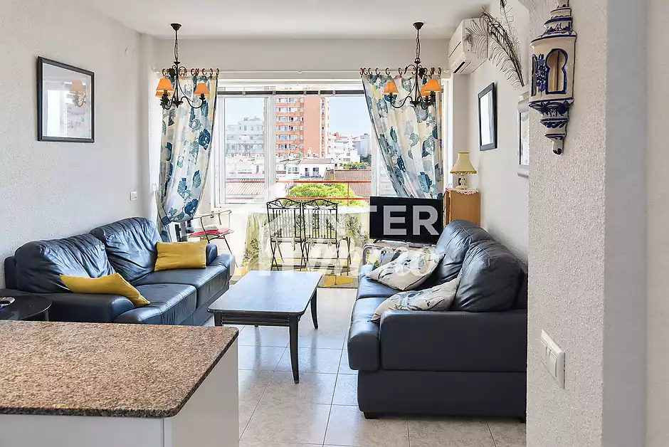 Bonito apartamento en Roses con piscinas comunitarias y vistas abiertas - foto 6 de 21