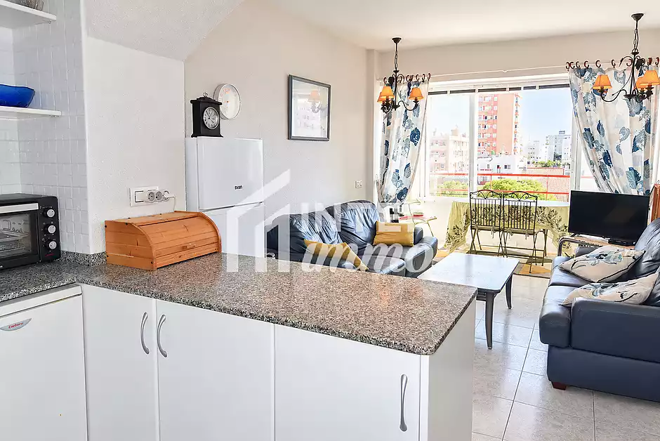 Bonito apartamento en Roses con piscinas comunitarias y vistas abiertas - foto 9 de 21