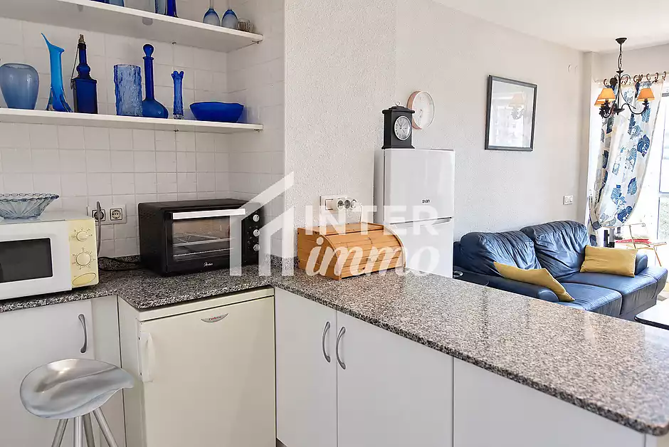 Bonito apartamento en Roses con piscinas comunitarias y vistas abiertas - foto 10 de 21