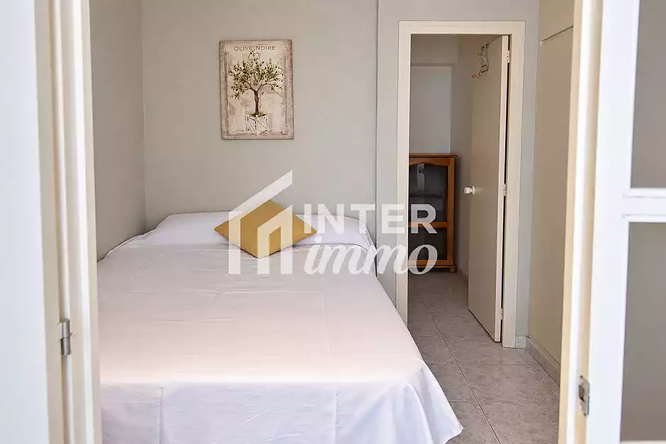 Bonito apartamento en Roses con piscinas comunitarias y vistas abiertas - foto 17 de 21