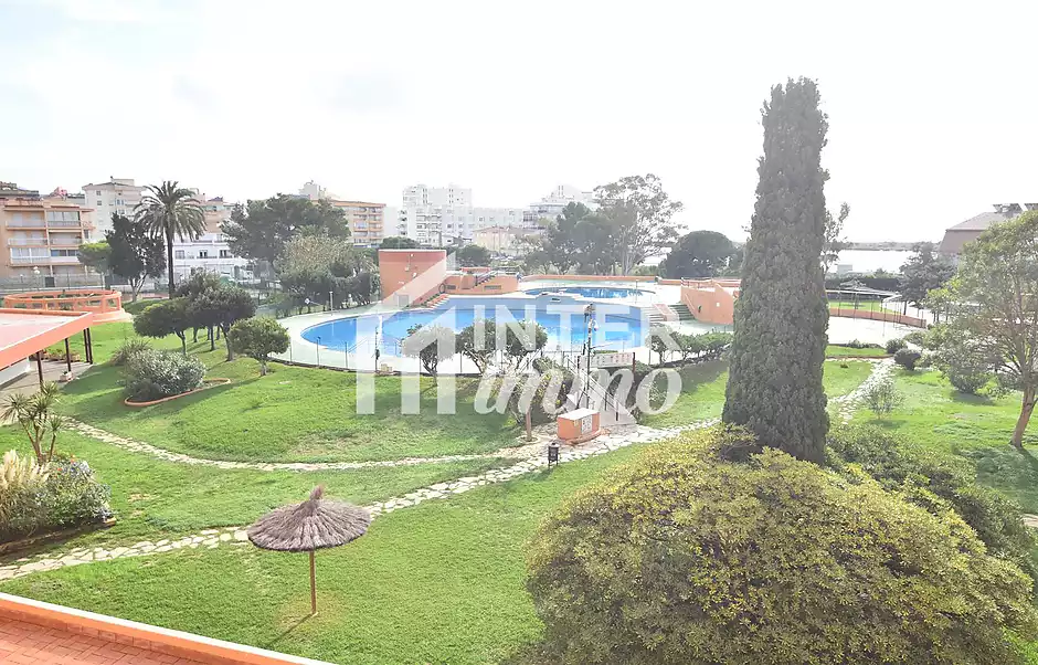 Bonito apartamento en Roses con piscinas comunitarias y vistas abiertas - foto 21 de 21