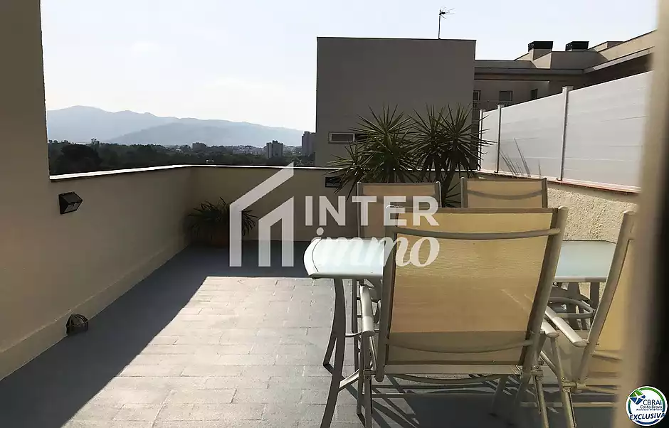 Appartement rénové avec grande terrasse et parking privé à Santa Margarita Roses - photo 1 sur 16
