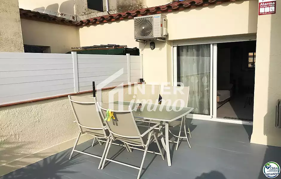 Appartement rénové avec grande terrasse et parking privé à Santa Margarita Roses - photo 2 sur 16