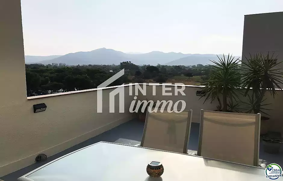 Appartement rénové avec grande terrasse et parking privé à Santa Margarita Roses - photo 3 sur 16