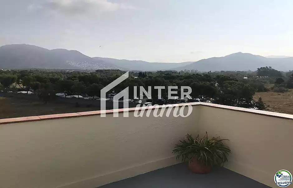Appartement rénové avec grande terrasse et parking privé à Santa Margarita Roses - photo 4 sur 16
