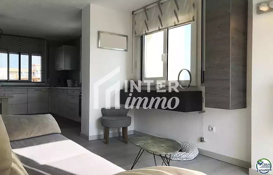 Appartement rénové avec grande terrasse et parking privé à Santa Margarita Roses - photo 6 sur 16
